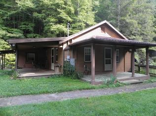 225 E Lakeview Ln, Marion, VA 24354