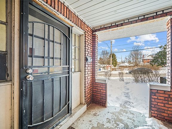 4th image of 1910 Maple St