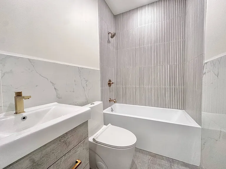 8 Stuyvesant Ave #3A — Photo 2