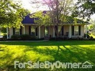 8499 Neal Ln, Morganza, LA 70759