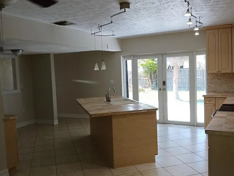 17131 SW 85th Ave — Photo 6