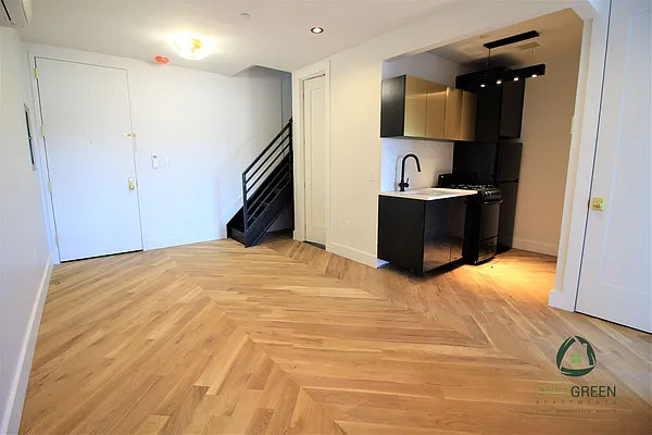 Rented by Evergreen Apartments BK | media 39