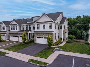 17 Beachwood Dr, Monroe Township, NJ 08831