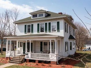 426 S Main St, Waupaca, WI 54981