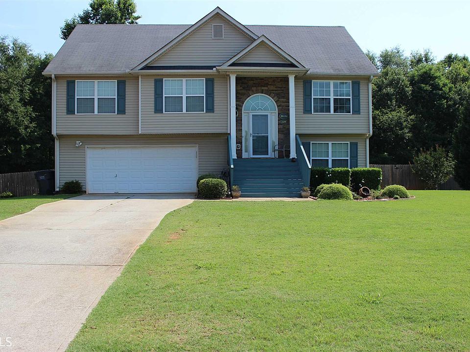2nd image of 526 Hemlock Dr