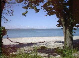 W Lakeshore Dr, Kelleys Island, OH 43438