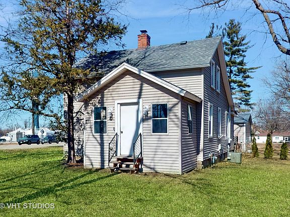 2nd image of 204 E Grand Ave
