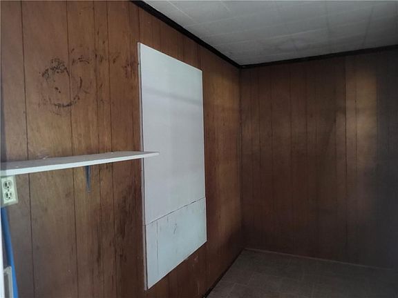 4th image of 4065 Lloyd Station Rd