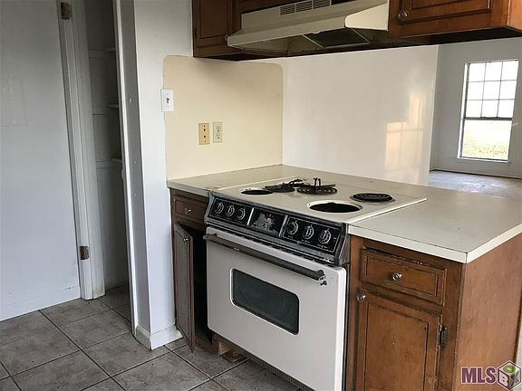 2nd image of 1121 Barrington Dr
