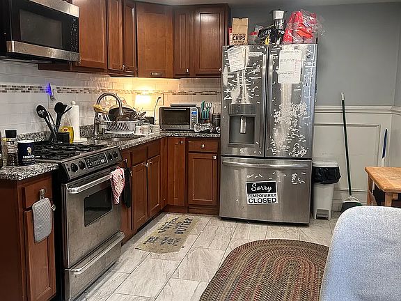 3rd image of 3209 Baring St