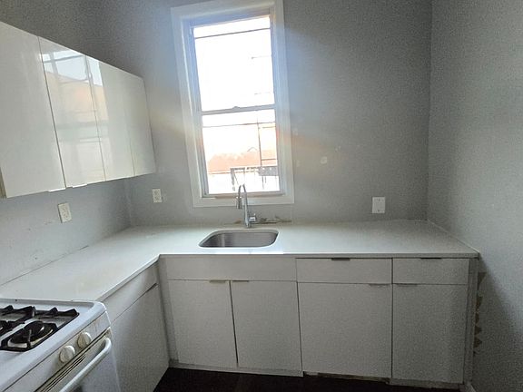 2nd image of 146 36th St APT 3A