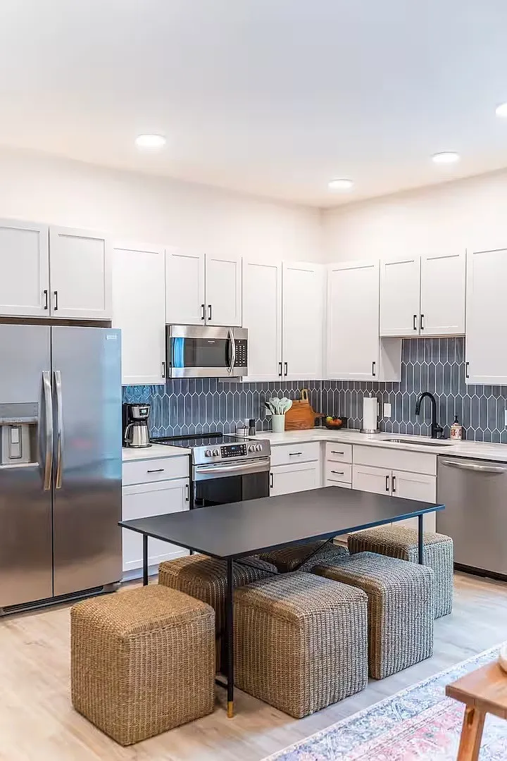 2 bed, 888 sqft, $4,500 — Photo 2
