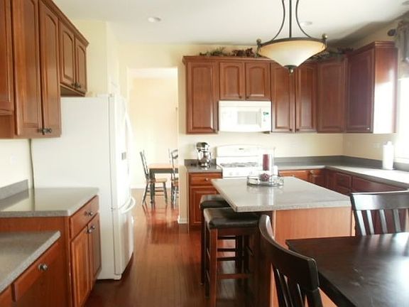 2nd image of 3204 Drury Ln