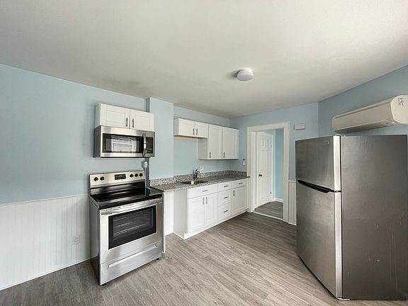 3rd image of 9 Oak St Unit 1