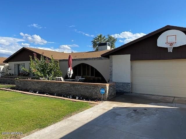 1st image of 2927 W Topeka Dr