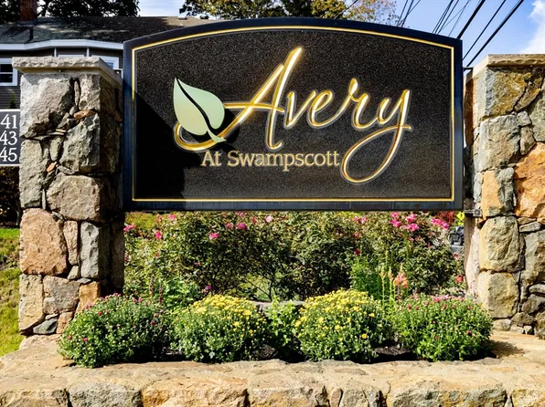 445 Essex St #304, Swampscott, MA 01907