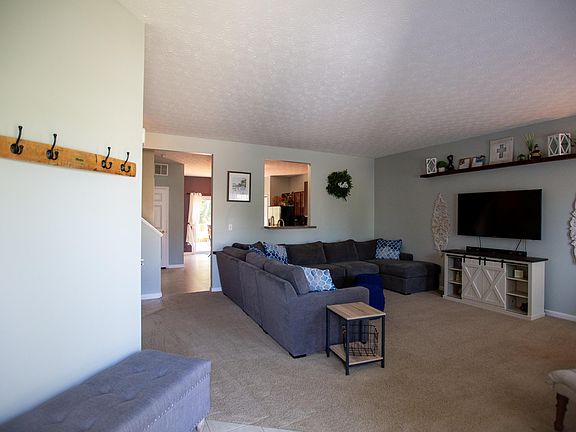 2nd image of 809 Cedar Run Dr