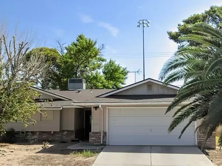 E Sahara Ave — Photo 1