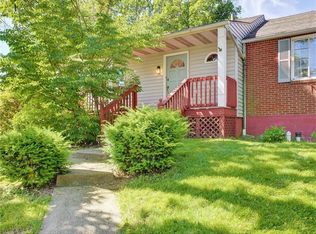 8275 Remington Dr, Pittsburgh, PA 15237
