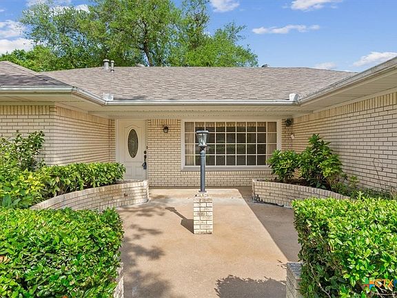 4th image of 3202 Meadow Oaks Dr