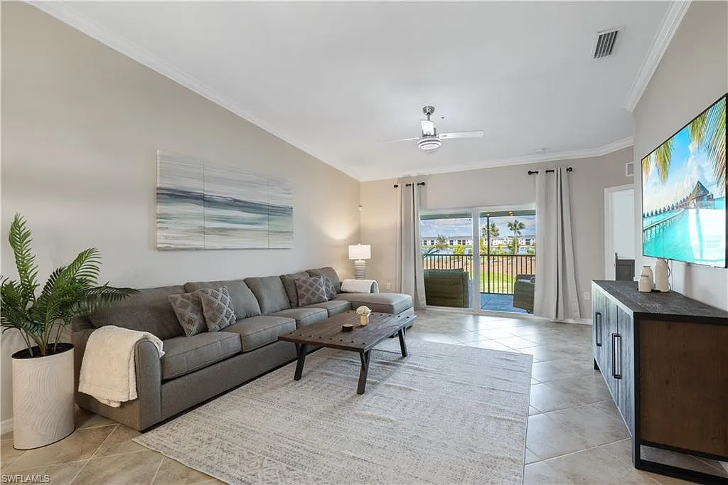2 bed, 2.0 bath, 1569 sqft, $7,500 — Photo 2
