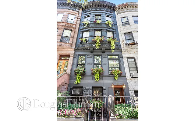 Sold by Douglas Elliman | media 27