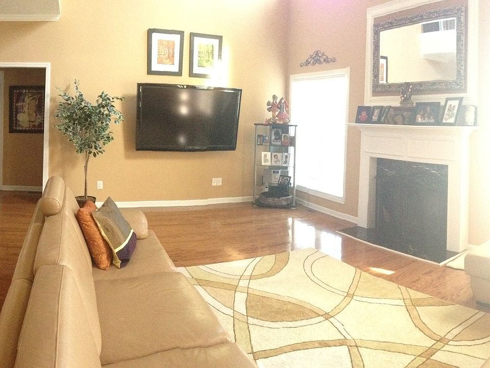 2nd image of 4523 Elsinore Cir