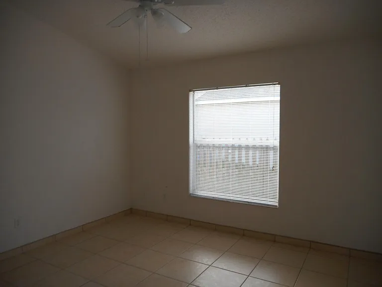 2219 Justin Ave — Photo 10