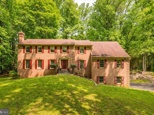 10129 Darmuid Green Dr, Rockville, MD 20854