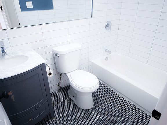5th image of 734 Lafayette Ave #1