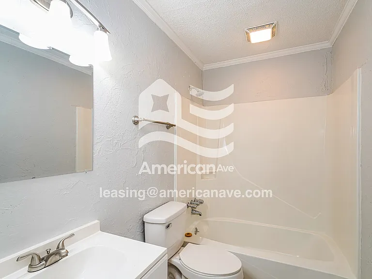 11348_012_bathroom_13.jpg