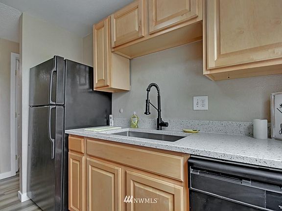 4th image of 3322 I St NE APT F201