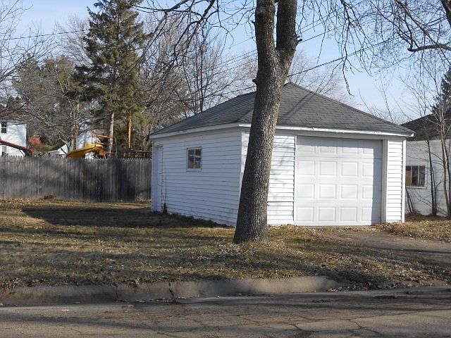 2nd image of 510 9th Ave N