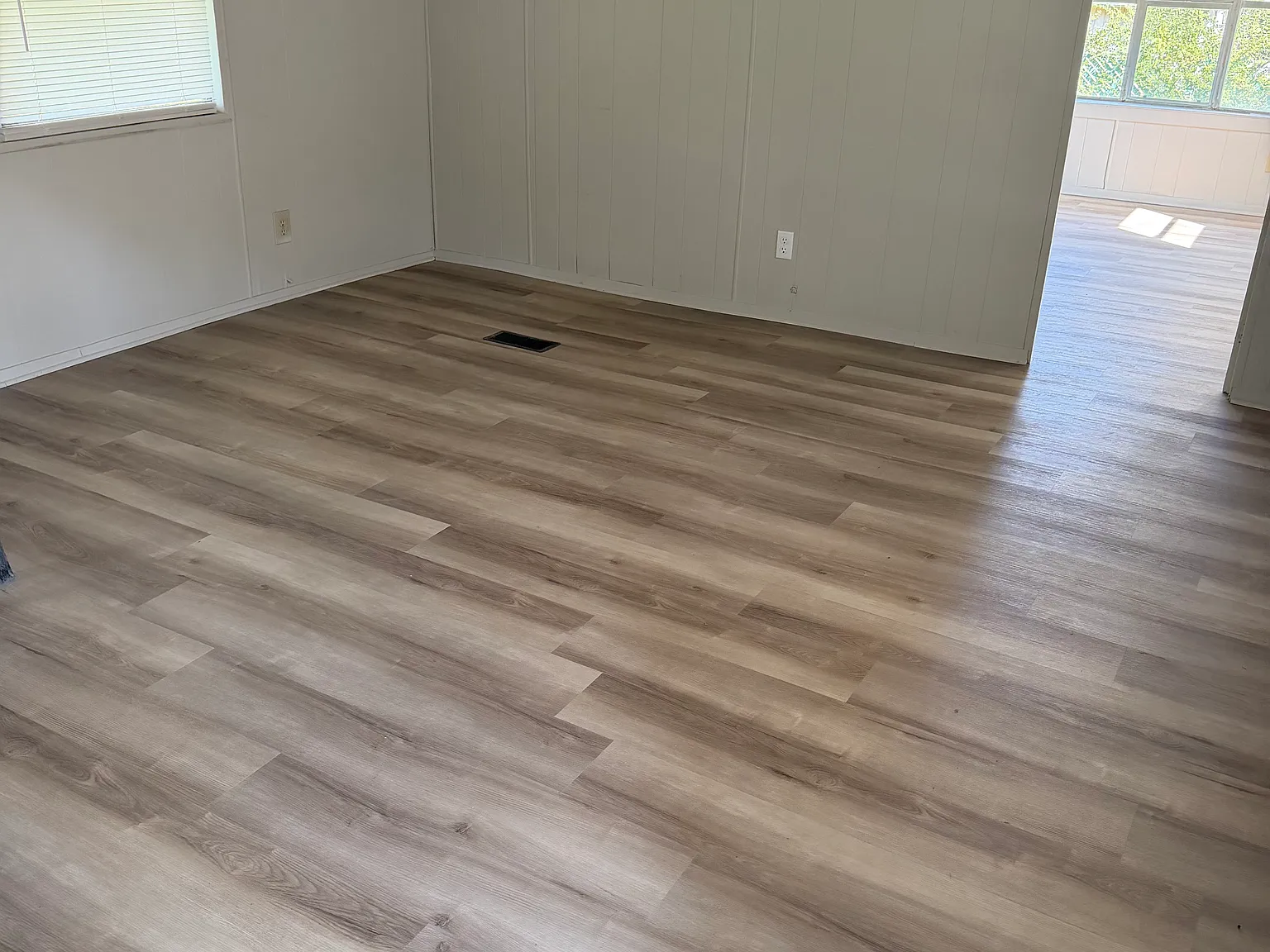 2 bed, 950 sqft, $895 — Photo 2
