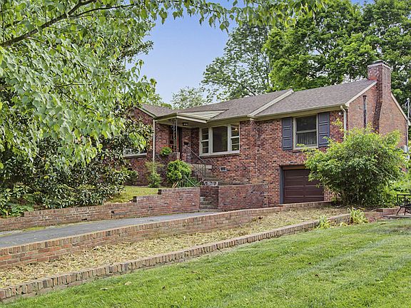 2nd image of 208 Trahern Ln