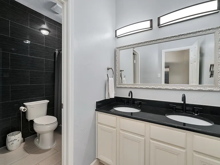 8412 Pioneer Dr — Photo 20