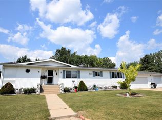 103 8th St SW, Roseau, MN 56751