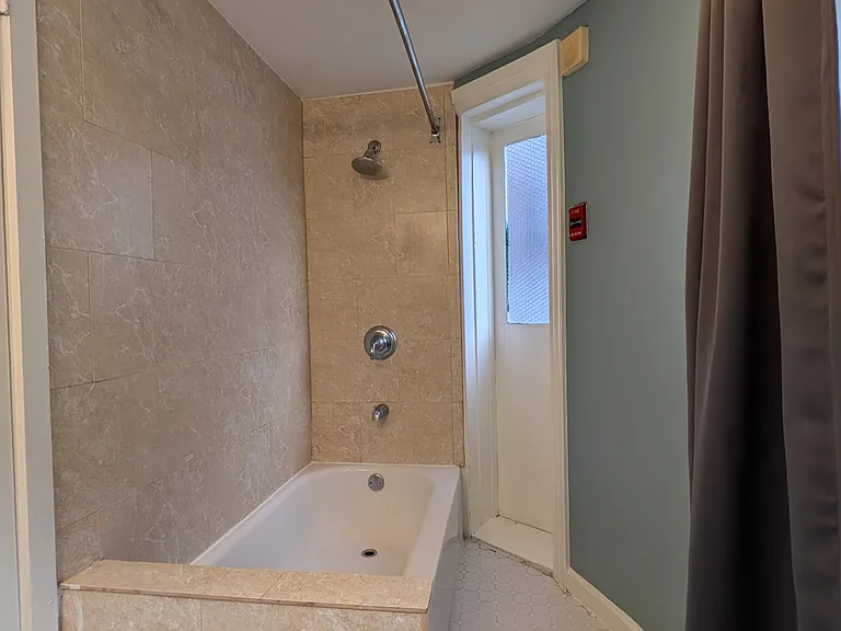 1021 Clinton St #5 — Photo 22