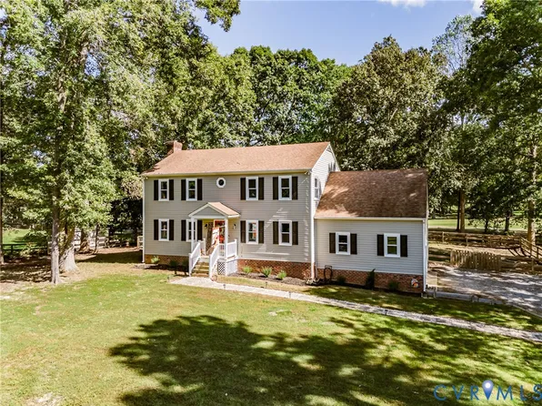7201 N Hairpin Dr, Quinton, VA 23141