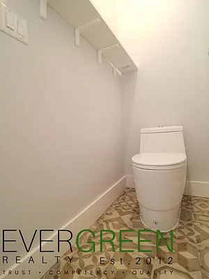 Rented by Evergreen Apartments BK | media 17