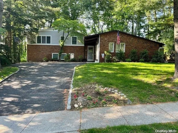 8 Sagamore Road, East Norwich, NY 11732