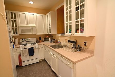 2nd image of 370 Saint Nicholas Ave APT 1B