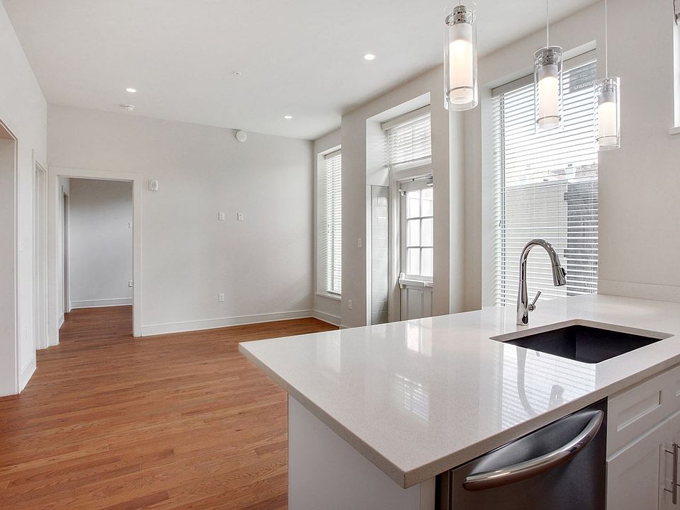 1st image of 820 Dauphine St Unit 106