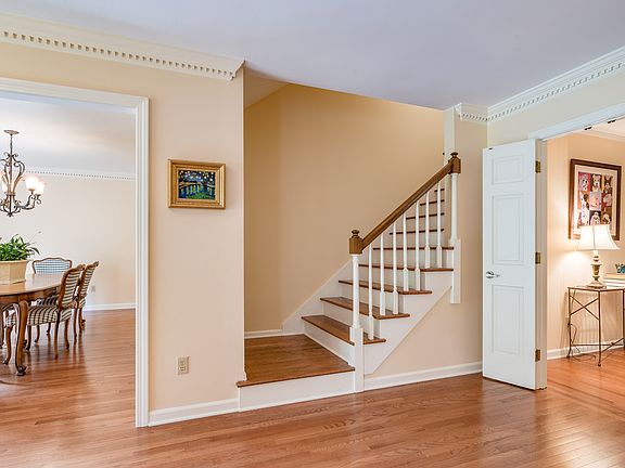 5th image of 2437 Oak Trail Dr