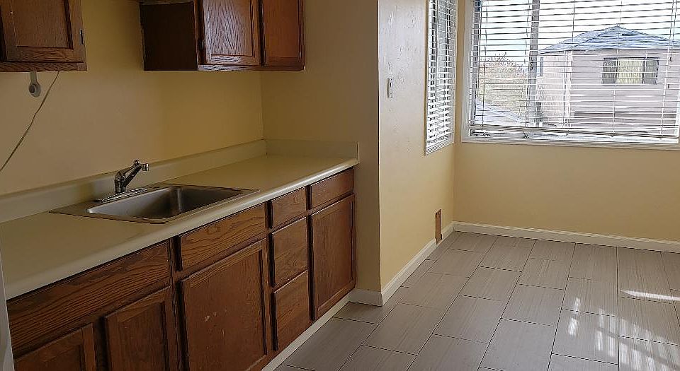 2nd image of 1681 Santa Clara St #1