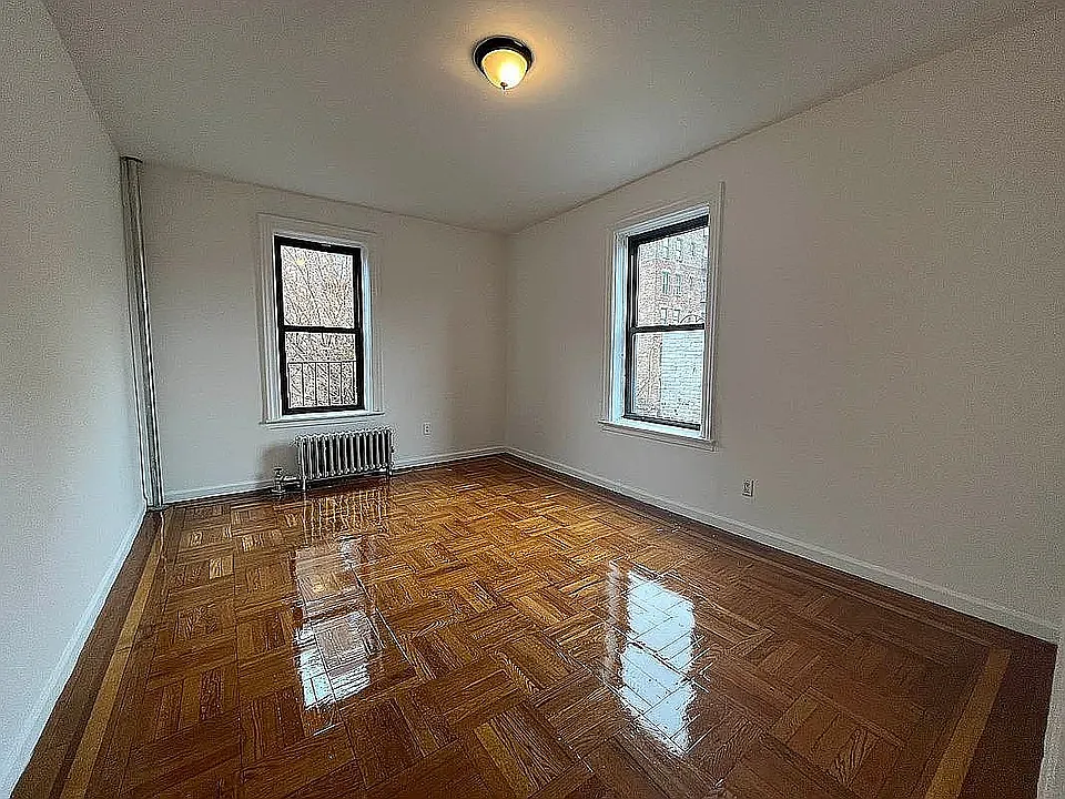 Building Photo - 2852 Valentine Ave #4B