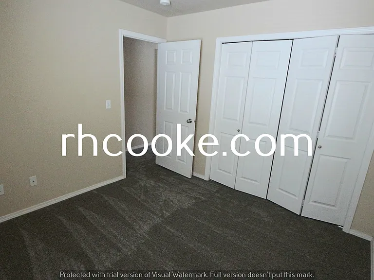 9204 N Oak St — Photo 9