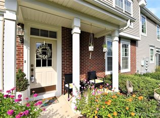 176 Brompton Ln #B, Sugar Grove, IL 60554