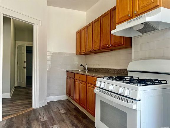 4th image of 8916 Jamaica Ave