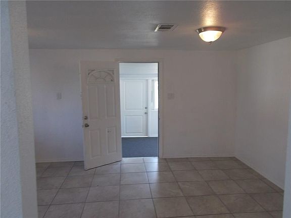 5th image of 2406 Harrow Ln